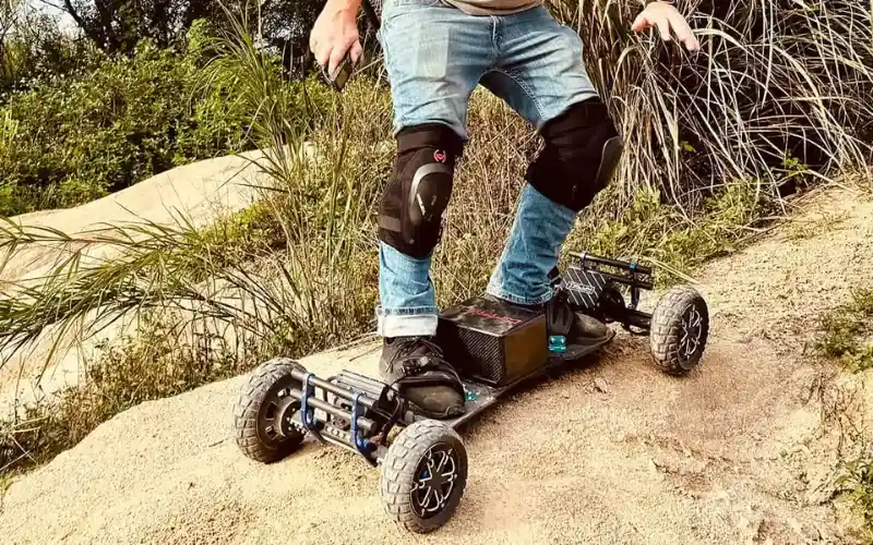person standin on e-mountain board telum ba