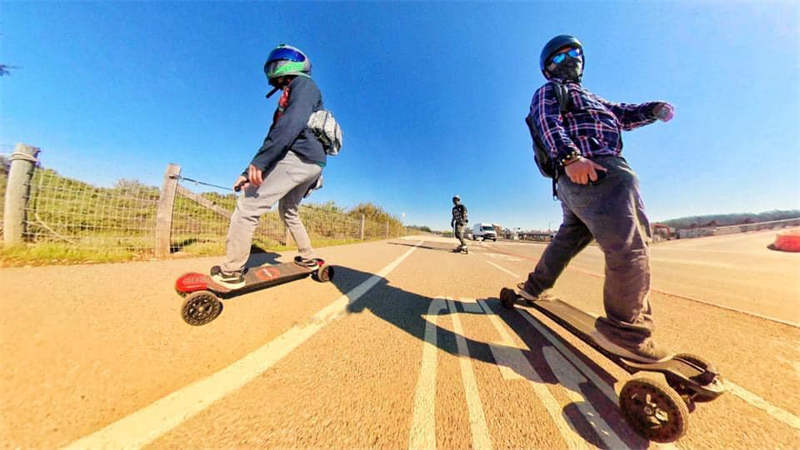 2wd electric skateboard vs 4x4 all terrain skateboard