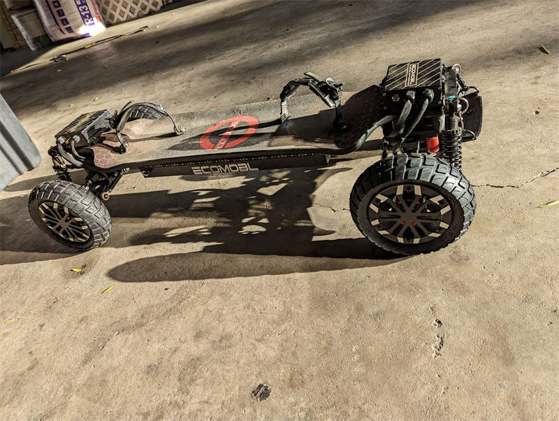 E-skateboard with remote control