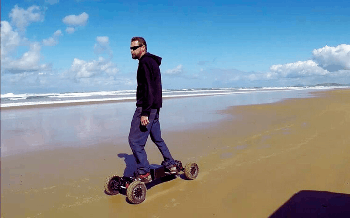 Why More People Are Choosing Electric Skateboards Over Cars in 2026?