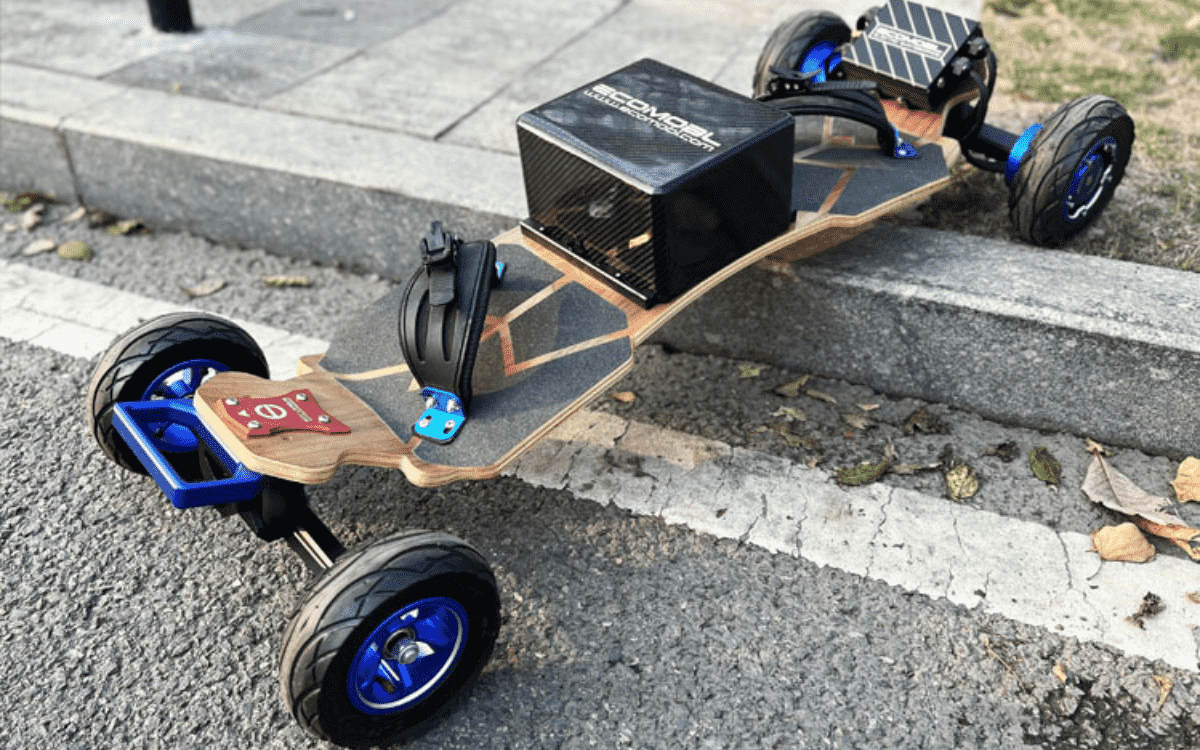 Do You Need Foot Straps When Riding an Electric Skateboard?