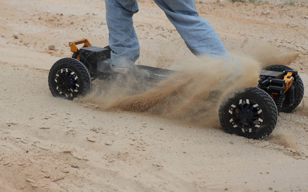 Electric skateboard off-road riding