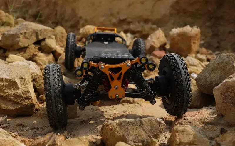 m24 pro 4wd e-skateboard on the big stones
