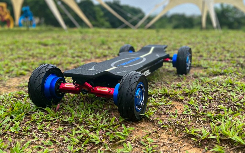 Ecomobl ET2 Pro electric longboard on grass, all-terrain e-board with rugged tires