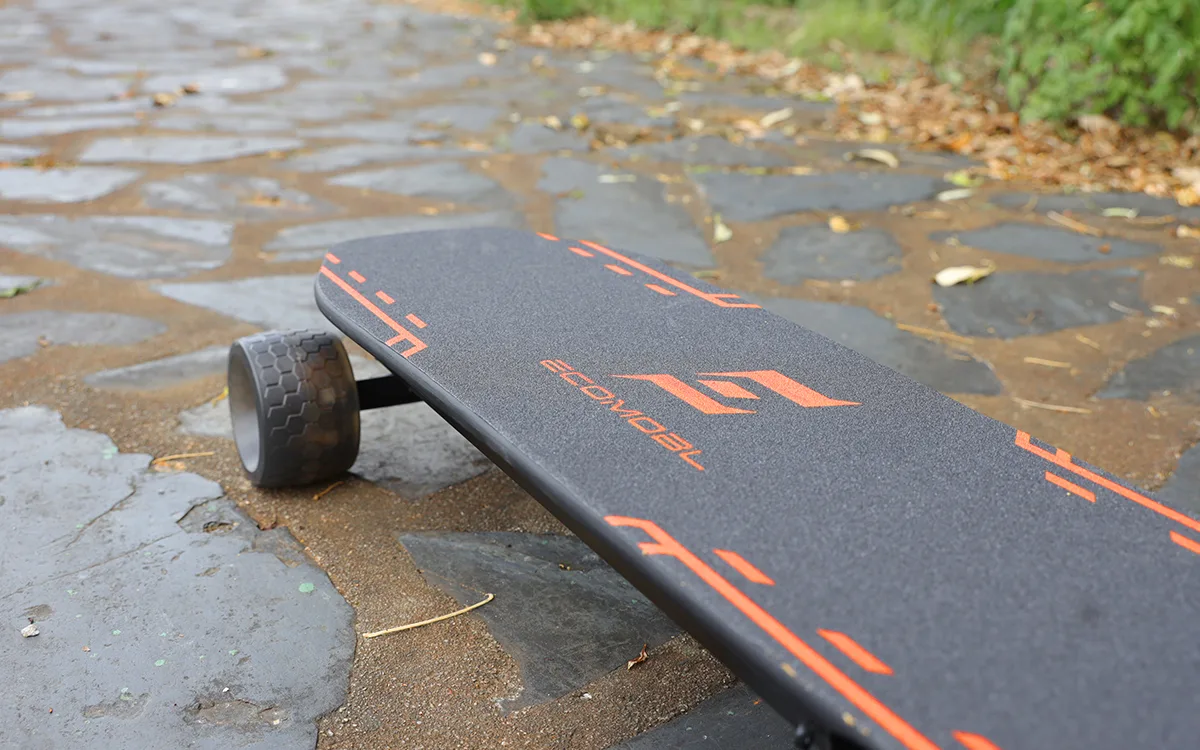 ecomobl mini electric skateboard closer look
