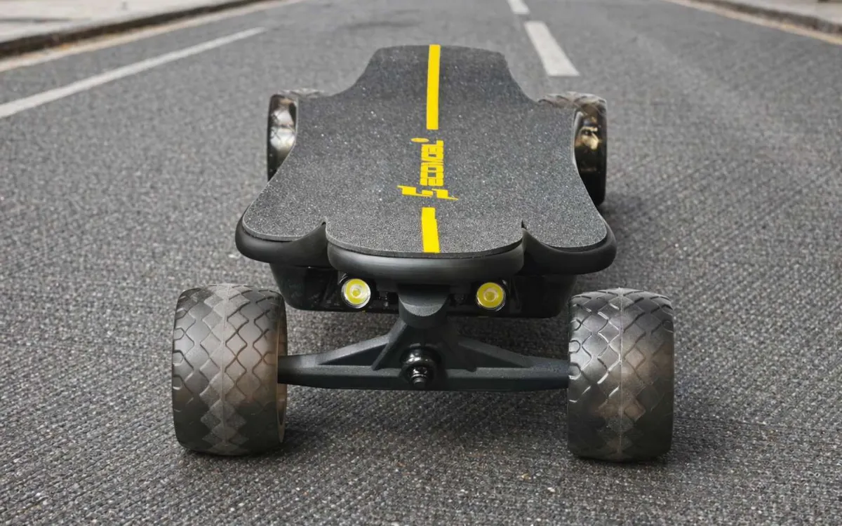 et storm e-skateboard front view