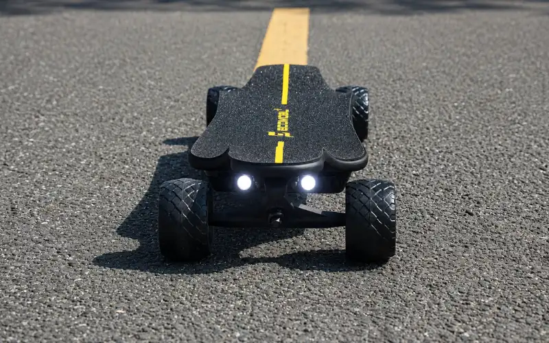 et storm with headlights