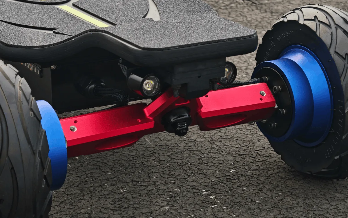 et2 pro e-skateboard headlights and trucks