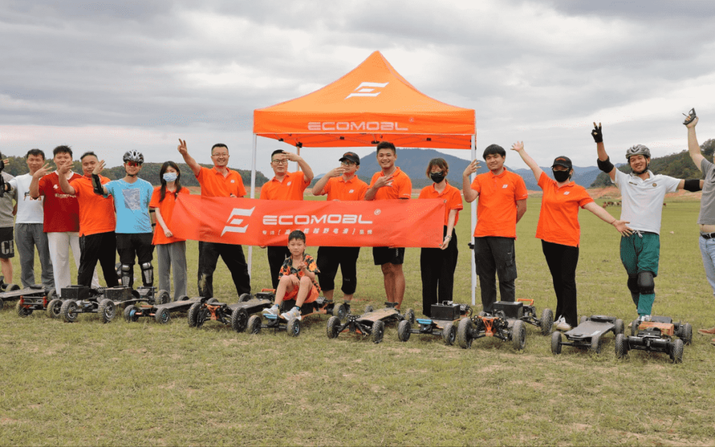 Ecomobl electric skateboard team standing together during and e-skate event